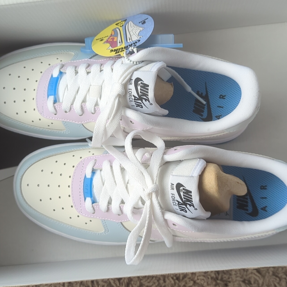 UV COLOR CHANGING NIKES. RARE. NIB.